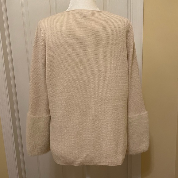 Cream sweater with faux fur cuffs - Picture 8 of 8